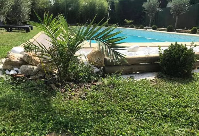 Aamiaismajoitus (B&B) La Villa Bolero