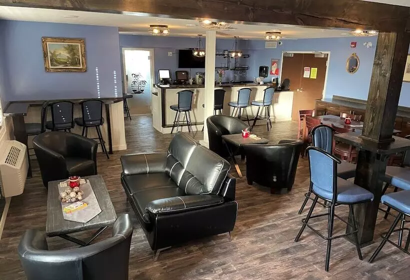 ホテル Travelodge By Wyndham Pincher Creek