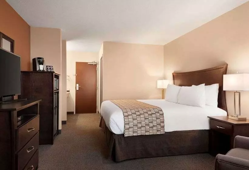 ホテル Travelodge By Wyndham Pincher Creek