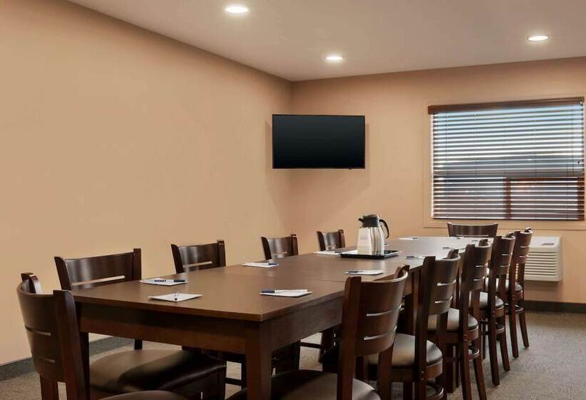 בית מלון כפרי Travelodge By Wyndham Pincher Creek