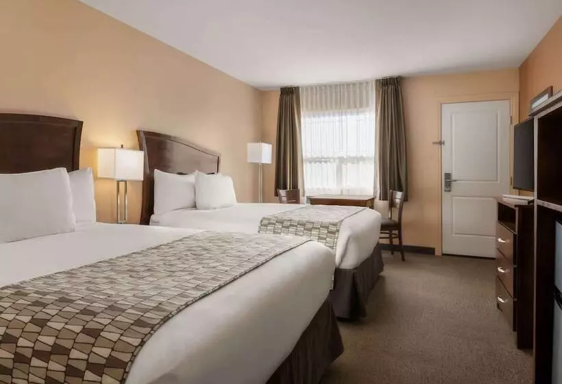 ホテル Travelodge By Wyndham Pincher Creek