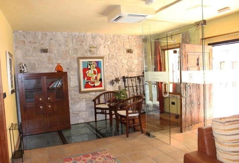 فندق El Soportal De Uceda