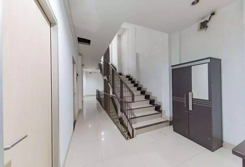 Hotelli Reddoorz @ Pelajar Pejuang 3