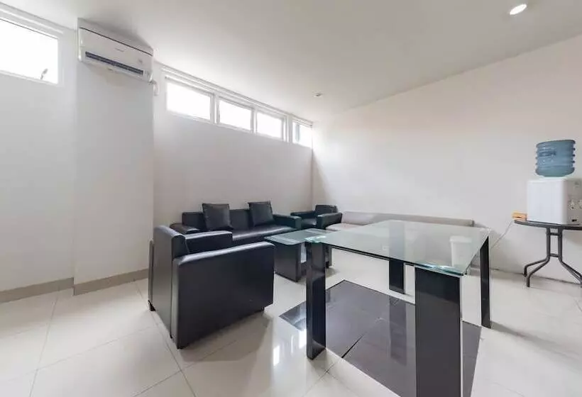 Hotelli Reddoorz @ Pelajar Pejuang 3