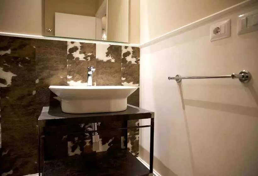 تختخواب و صبحانه Mixage Living
