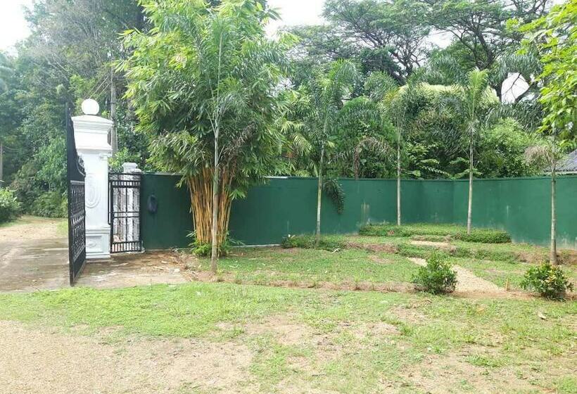 Contour Heritance Hotel Delgoda Walawwa