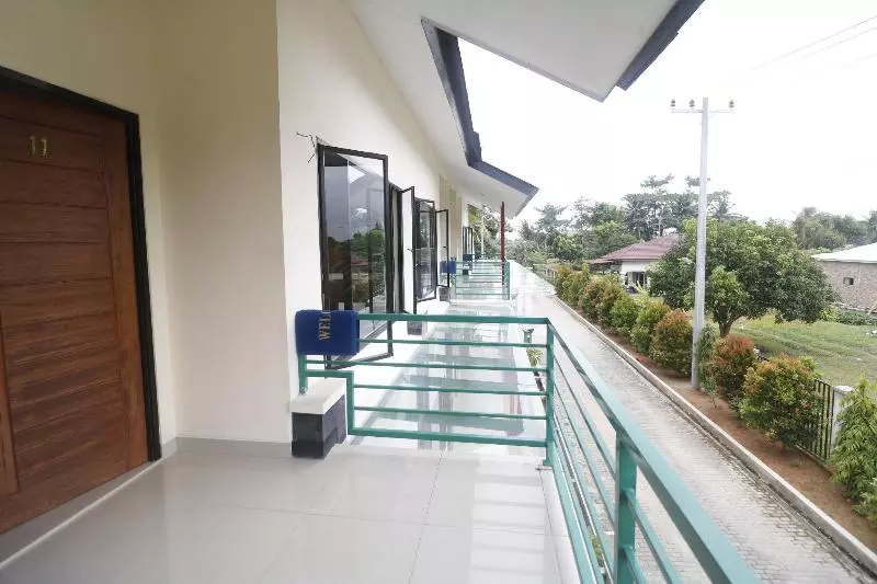 Hotelli Reddoorz Plus Near Kualanamu Airport