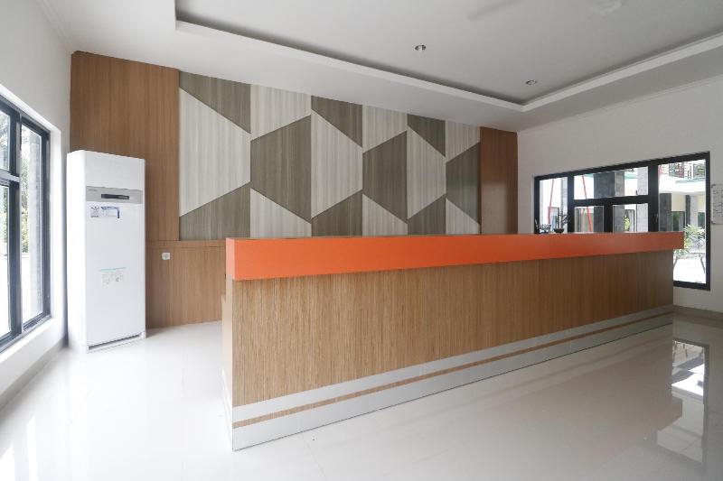 فندق Reddoorz Plus Near Kualanamu Airport