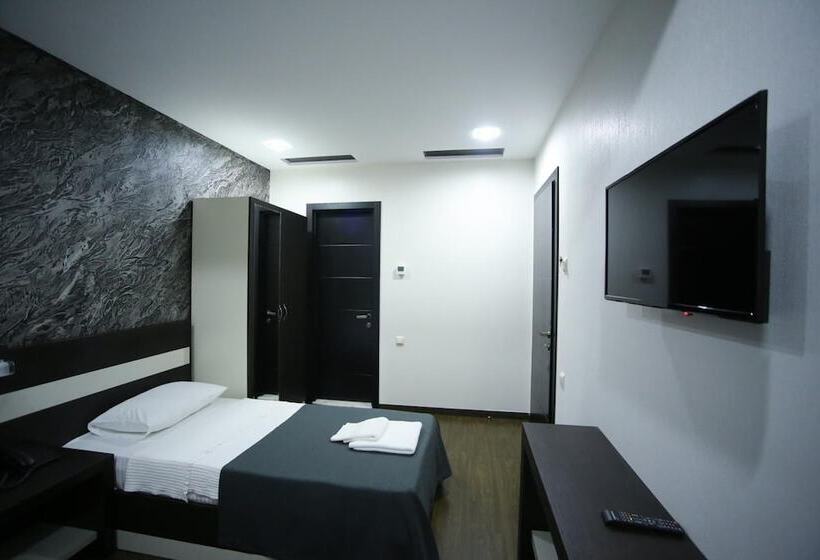 بنسيون West Tower