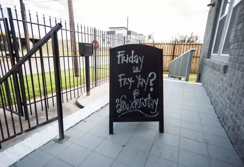 Wanderstay Houston Hostel