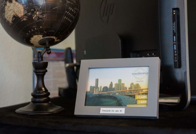 Wanderstay Houston Hostel
