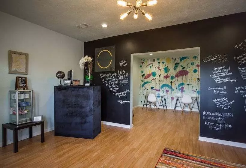 Wanderstay Houston Hostel