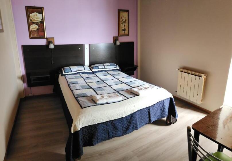 هاستل Hostal Rio Ona