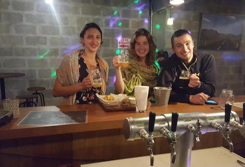 هاستل Outbox Inn