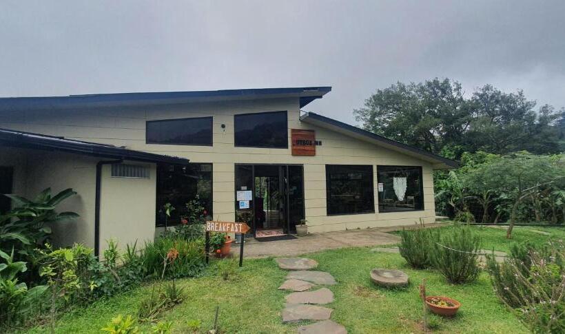 هاستل Outbox Inn