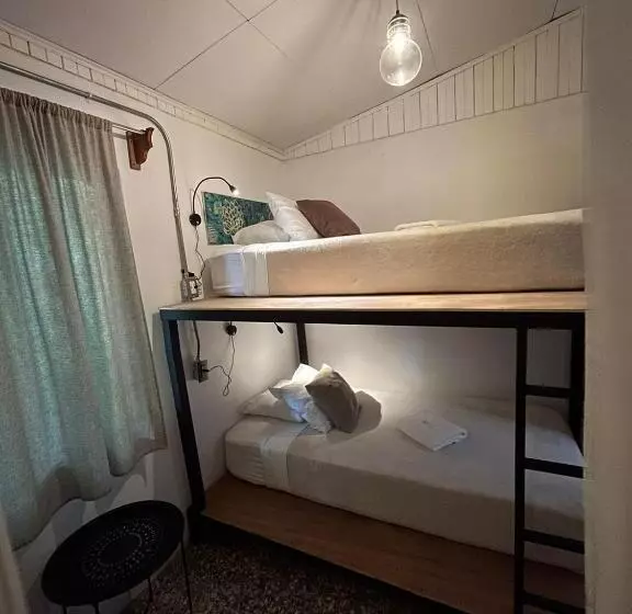 ユースホステル Outbox Inn