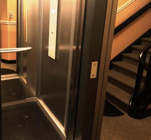 هتل Neuenahrer Hof