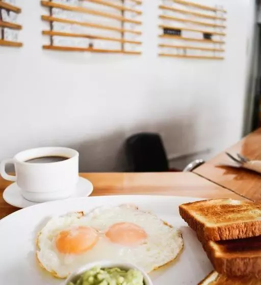 تختخواب و صبحانه Alternative Hostels