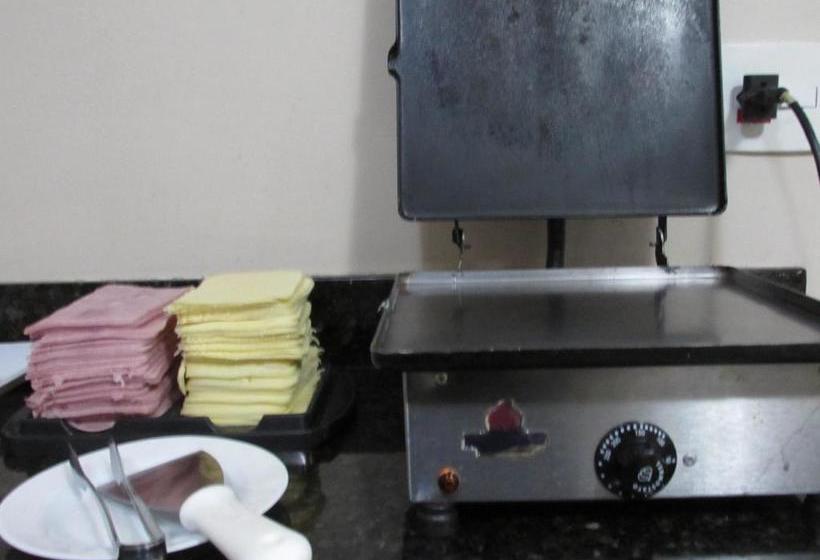 هتل Ideal Flíper Com Estacionamento Grátis Para Carro Pequeno Altura Padrão Internet Fibra