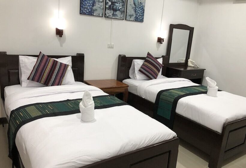 בית מלון כפרי Jasmine Vangvieng