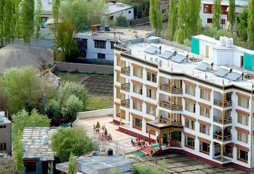 Pensjonat The Grand Chubi