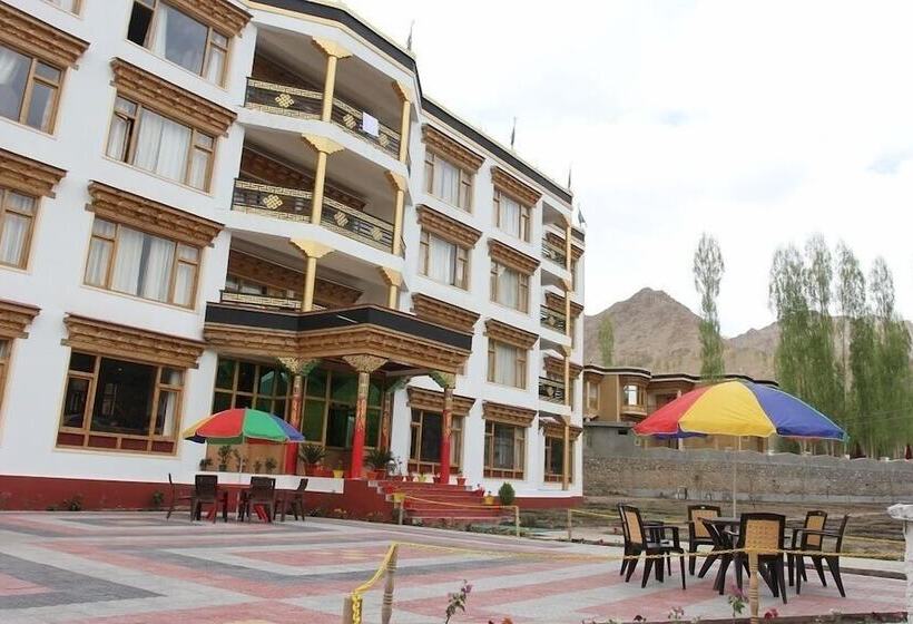 Pensjonat The Grand Chubi