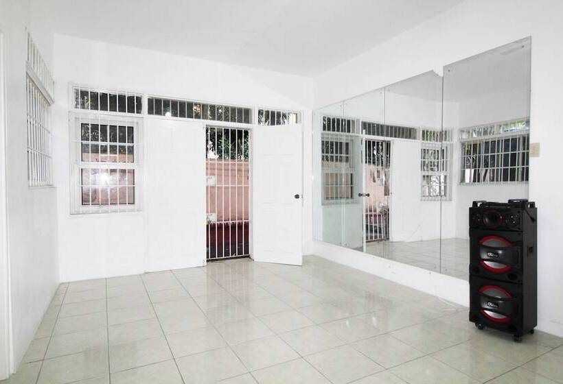 هاستل Belleh23 Kingston Creative Guesthouse