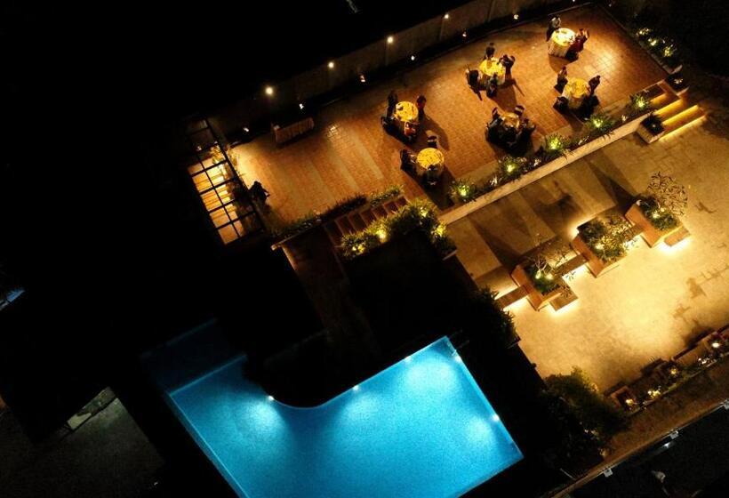 צימר Yash International