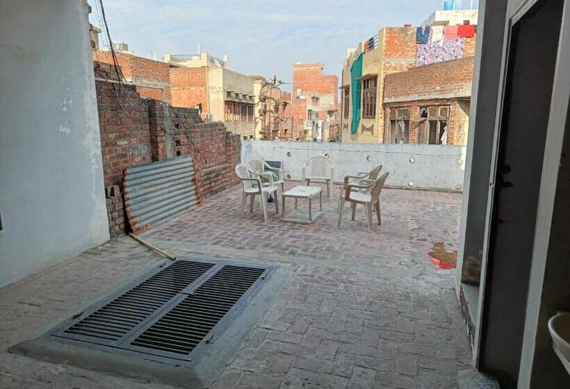 Blue Eye Backpackers Hostel