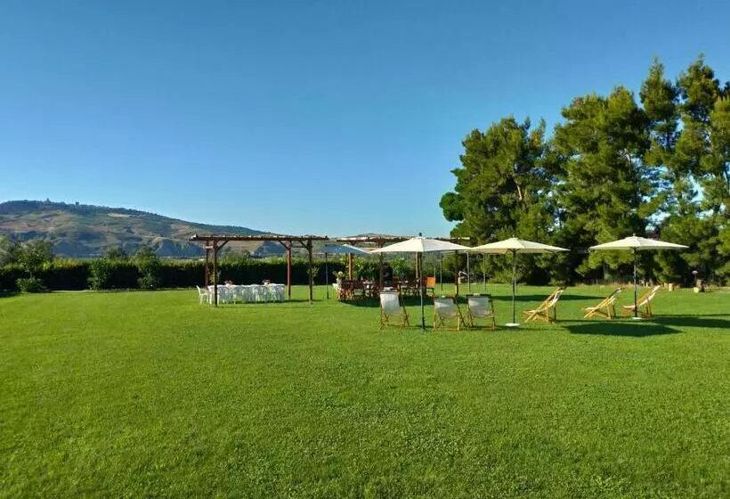 ホテル Agriturismo Essentia Dimora Rurale