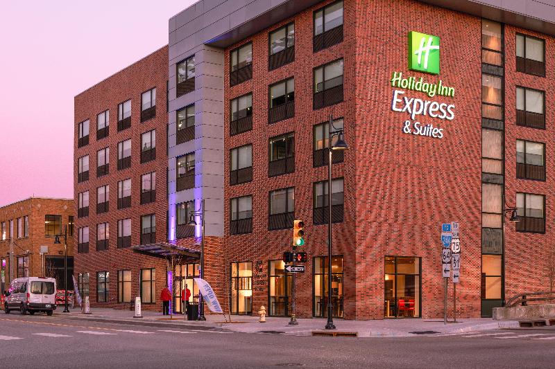 בית מלון כפרי Holiday Inn Express & Suites Tulsa Downtown Arts District, An Ihg