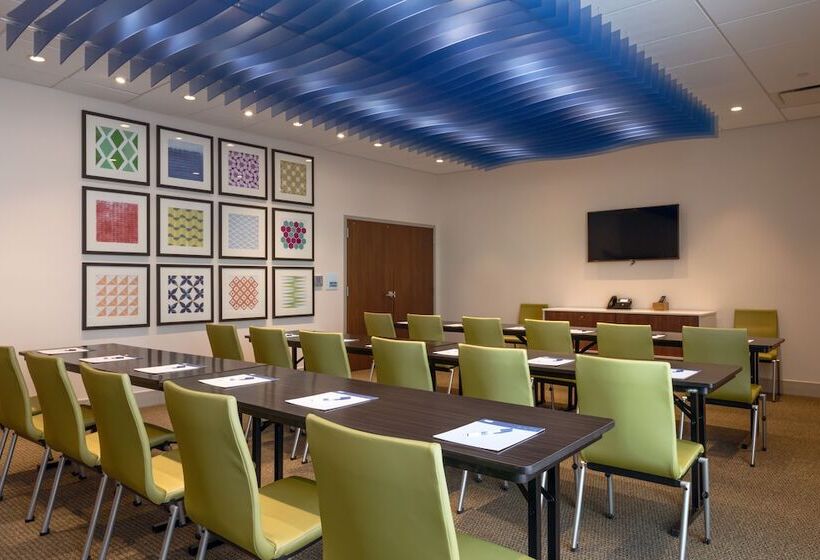בית מלון כפרי Holiday Inn Express & Suites Tulsa Downtown Arts District, An Ihg