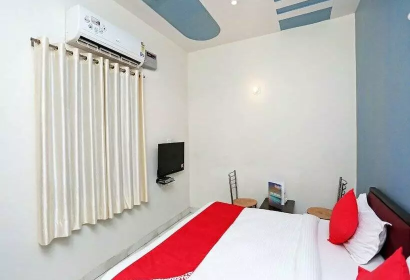 Oyo 17066 Hotel Pushpa Palace