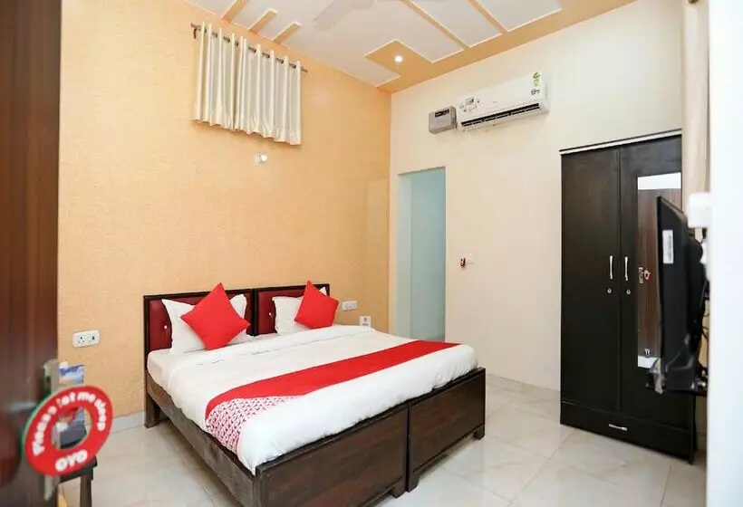 Oyo 17066 Hotel Pushpa Palace