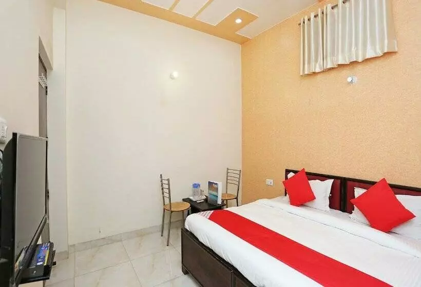 Oyo 17066 Hotel Pushpa Palace