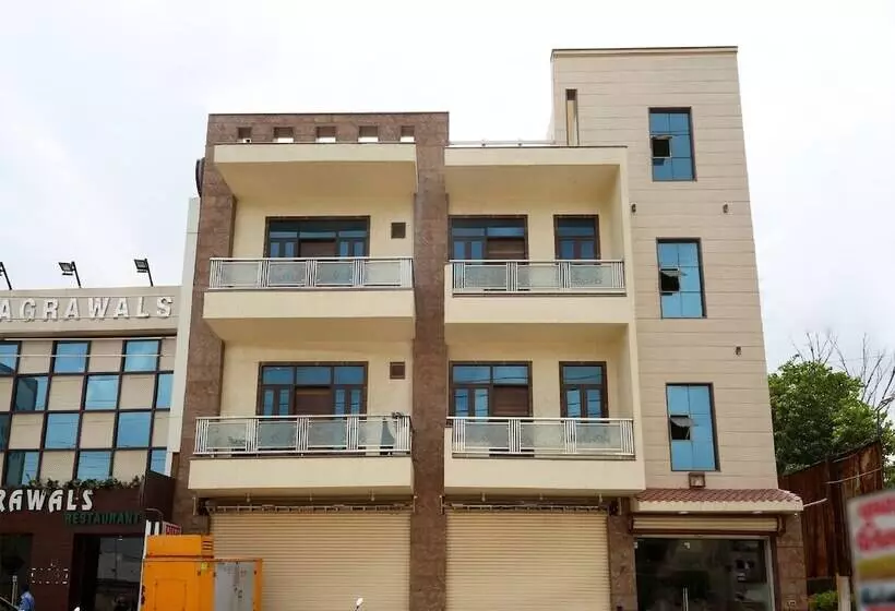 Oyo 17066 Hotel Pushpa Palace
