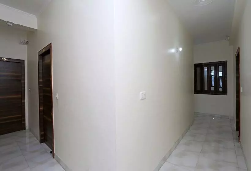 Oyo 17066 Hotel Pushpa Palace