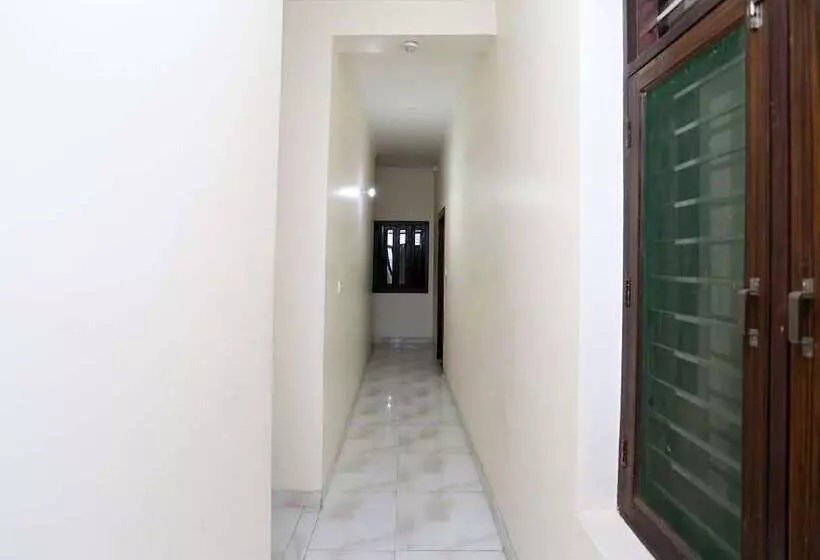 Oyo 17066 Hotel Pushpa Palace
