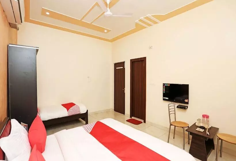 Oyo 17066 Hotel Pushpa Palace