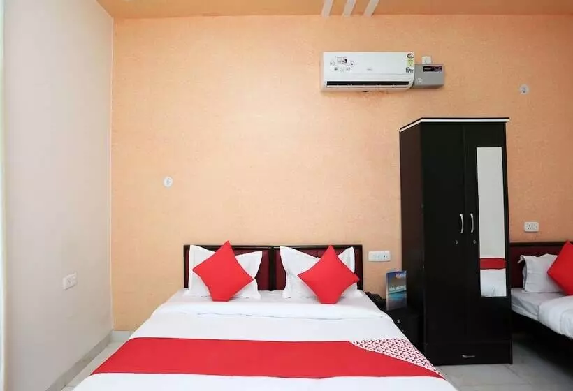Oyo 17066 Hotel Pushpa Palace