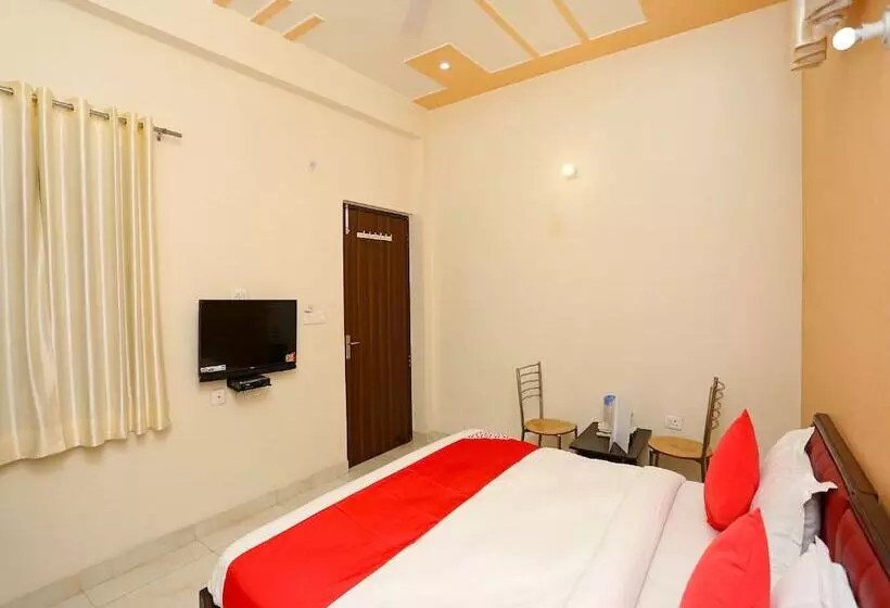 Oyo 17066 Hotel Pushpa Palace
