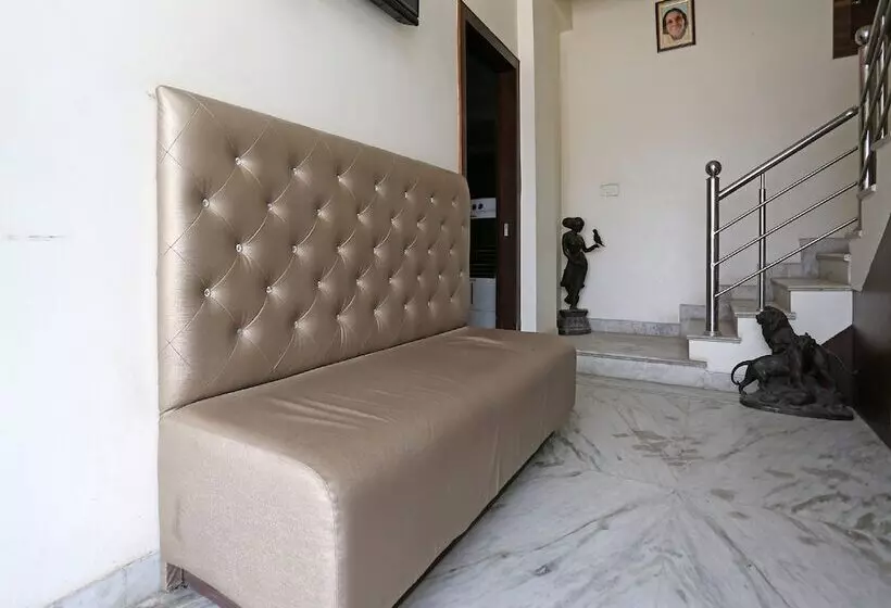 Oyo 17066 Hotel Pushpa Palace