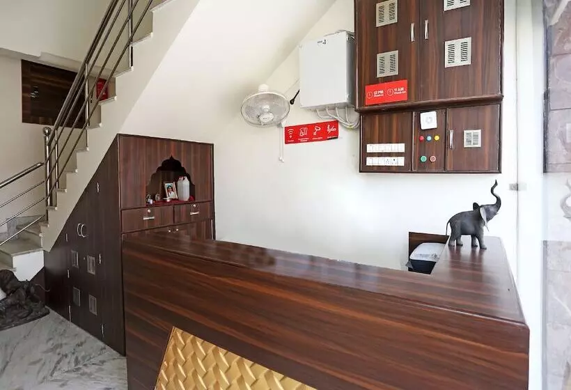 Oyo 17066 Hotel Pushpa Palace