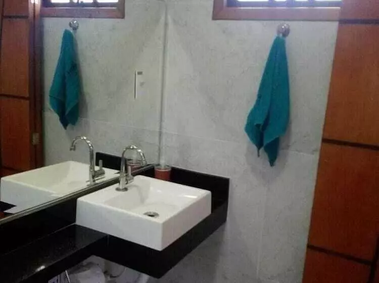 ユースホステル Pousada Reis Guarujá