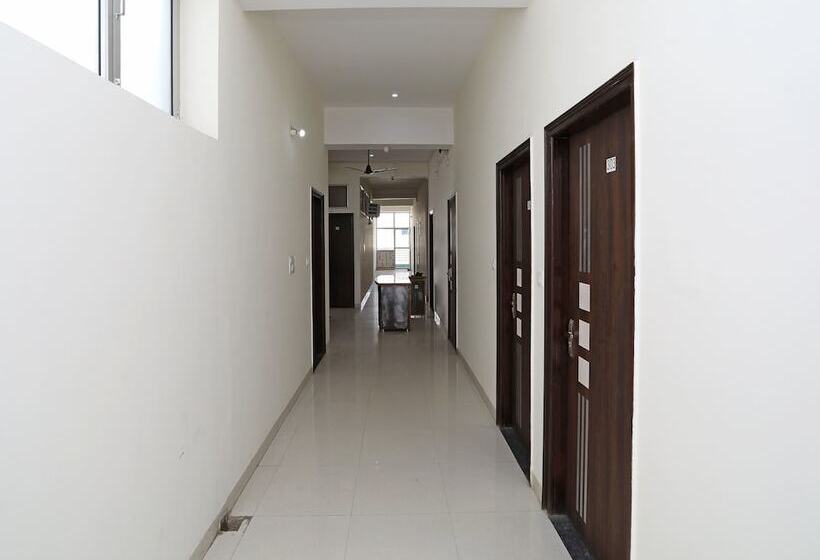 Hotel Oyo 14634 Star Guest House