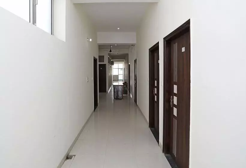 ホテル Oyo 14634 Star Guest House