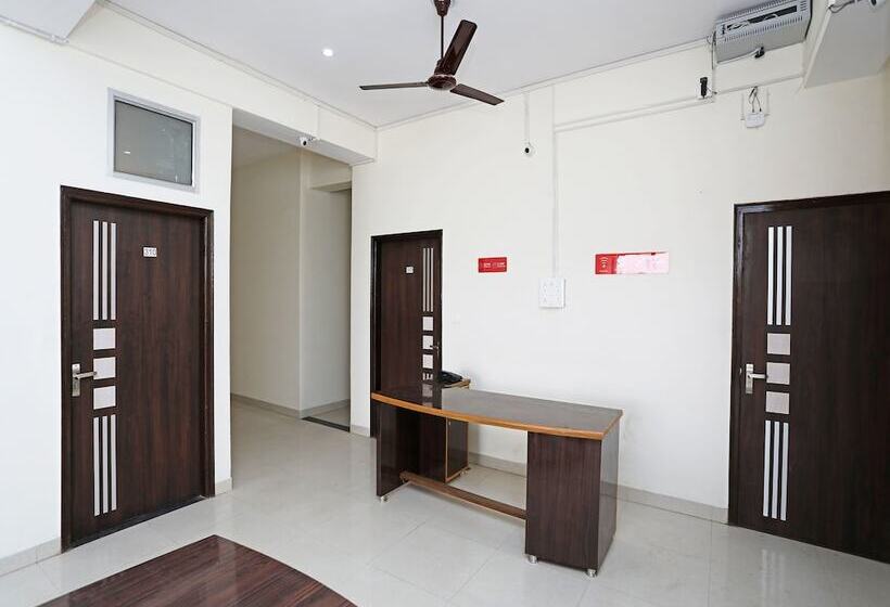 Hotel Oyo 14634 Star Guest House