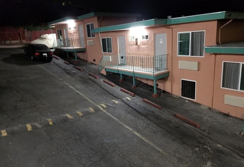 فندق صغير Travis Lodge Motel 16