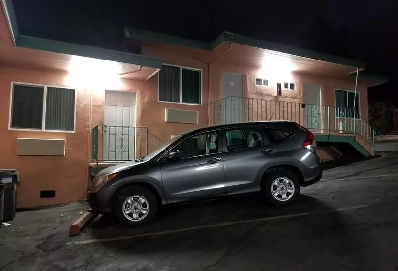 هاستل Travis Lodge Motel 16