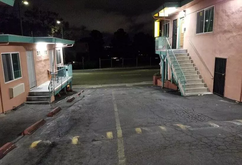 هاستل Travis Lodge Motel 16